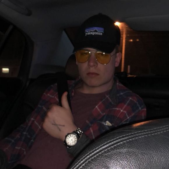 Meet your Posher, Devin - Picture 1 of 1